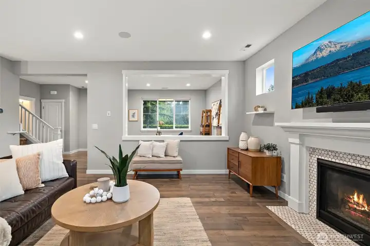 hardwood floors flows throughout the main