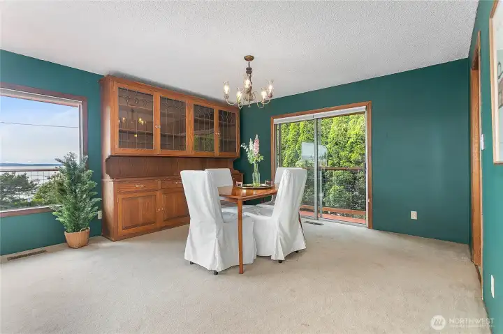 Dining area with so many views! Dining area with so many views!