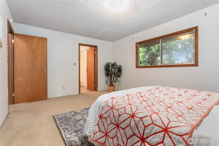 Primary en suite Primary en suite