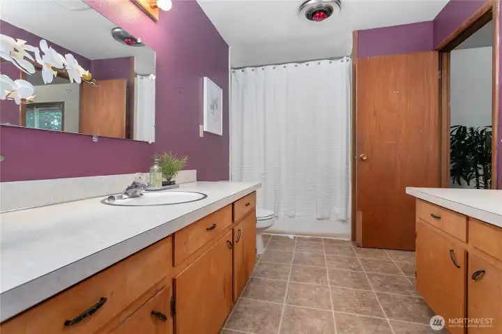 Full bathroom en suite Full bathroom en suite