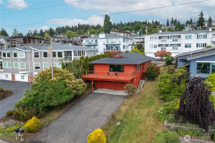Perched atop for gorgeous amazing bay views Perched atop for gorgeous amazing bay views