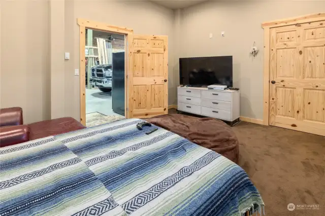 Additional bedroom in shop