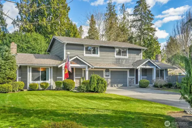 Beautiful, well maintained duplex in a lovely setting!