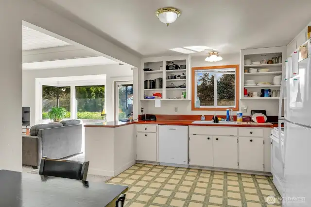 Unit B - Kitchen.