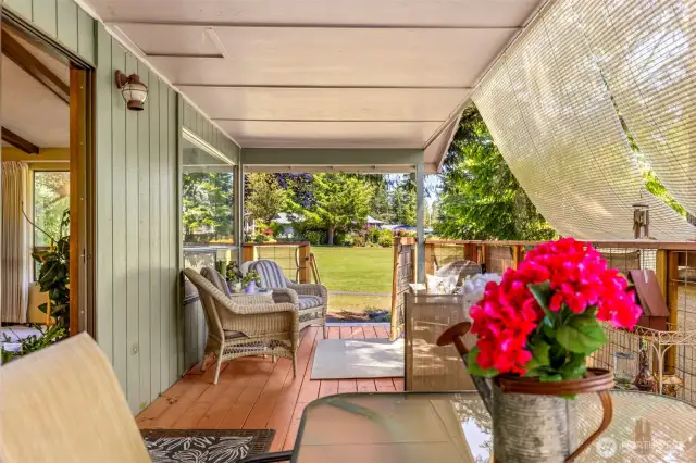 Entertaining area on the deck off of the dining room