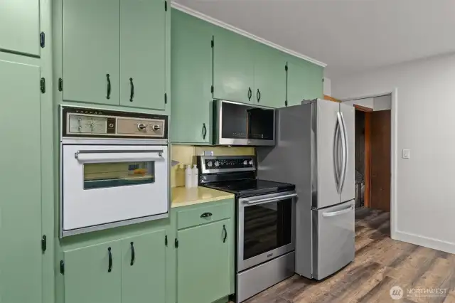 Additional built in oven to cook for a crowd. Door through kitchen provides access to the laundry room, the wet/bar entertaining room, and the upstairs bedroom/bathroom.
