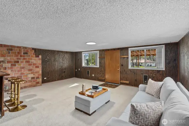 Retro-chic wet bar and entertaining room!