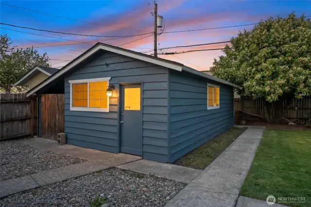 Your dream workshop: a detached space for storage and passion projects.