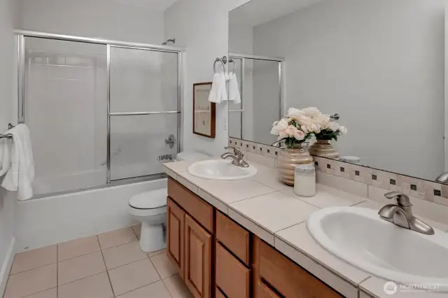 Guest bathroom with dual vanity