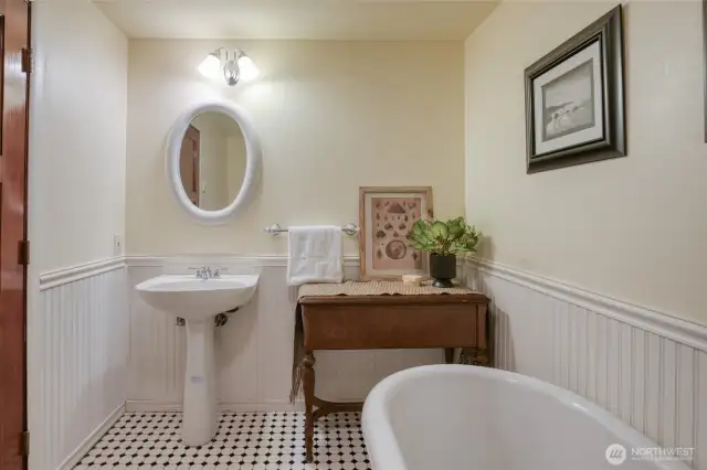 Upstairs Hallway Bath