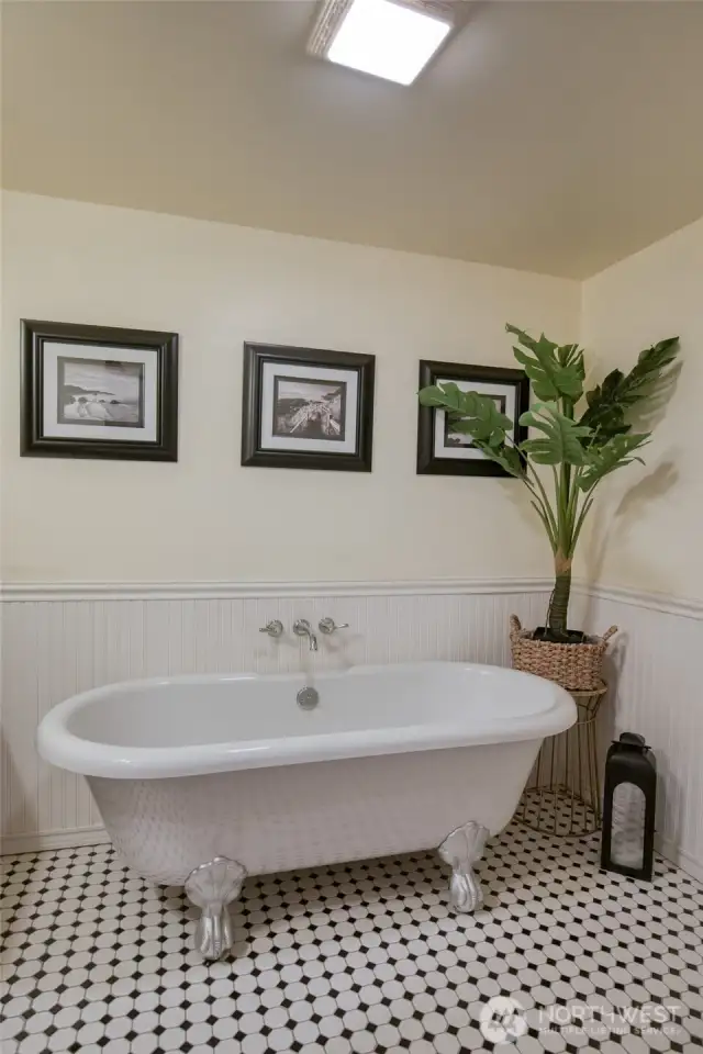 Upstairs Hallway Bath