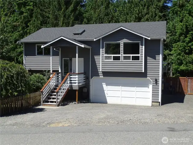 Located in a neighborhood with no HOA. Close Lake Roesiger State Park For Boating and Family Fun.