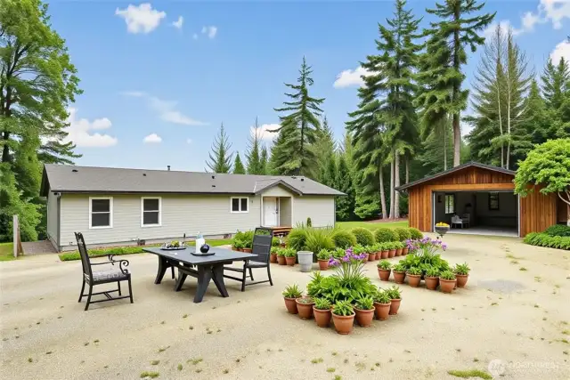 AI generated virtual Staging. Front yard