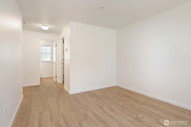 From the second your head hits the pillow to the moment you leave for the day, this condo’s primary suite will be a shelter of peace.
