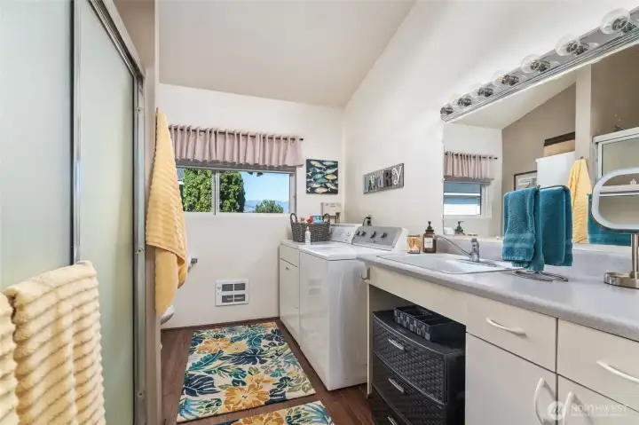 UNIT C - Bathroom