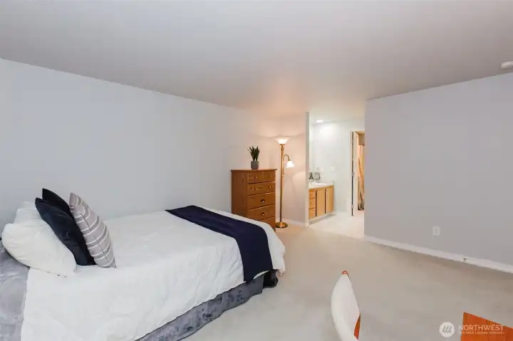 Primary suite flows to bathroom