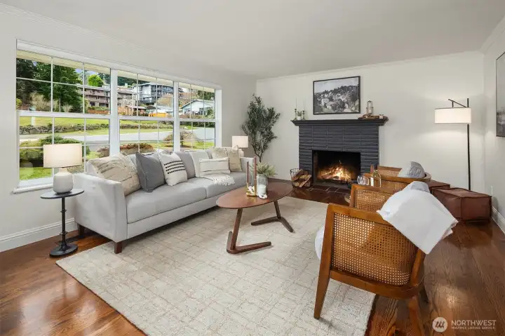 Bright & spacious living area.
