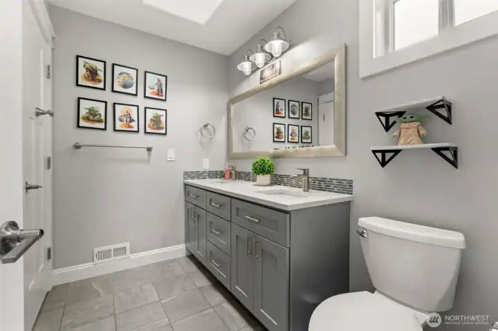 guest bathroom Upstairs