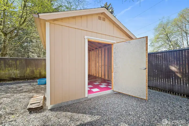 Enourmous Tuff-Shed is just one more of the outbuildings.