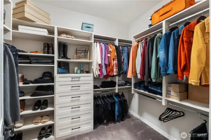 You'll thank the homeowner for her installation of custom shelving in this walk-in closet, plus customized shelves in multiple linen and storage closets, laundry room AND office. Mass storage upgrades in this delightful home.