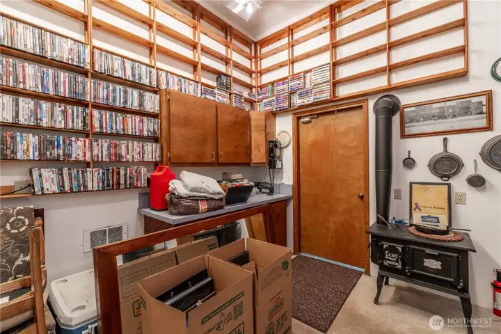 door in the garage leads to the .75bth and 2nd utility room