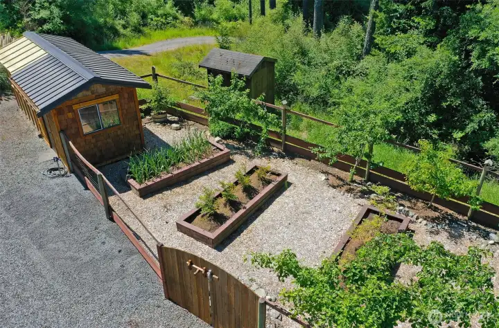 Greenhouse and Garden with automatic watering