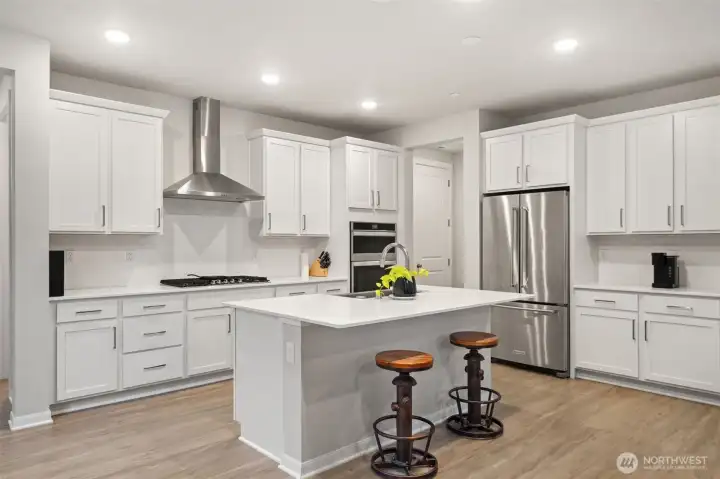 Gourmet Kitchen w/ Wall Oven (14'7" x 13'6") Gourmet Kitchen w/ Wall Oven (14'7" x 13'6")