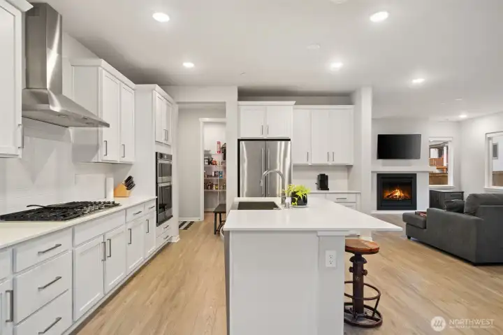 Gourmet Kitchen w/ Wall Oven (14'7" x 13'6") Gourmet Kitchen w/ Wall Oven (14'7" x 13'6")