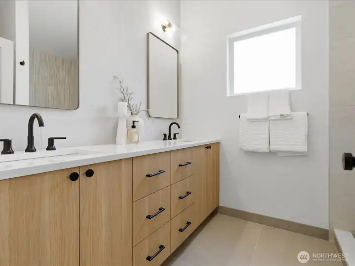 Dual vanity ensuite primary bath