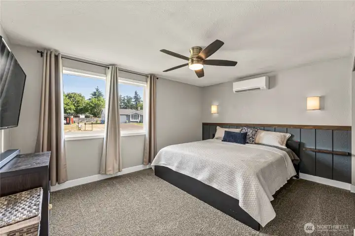 Spacious primary bedroom, ceiling fan with built-in wall panel/headboard, new carpet