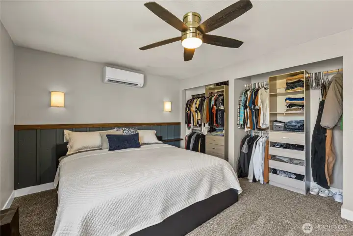 Primary with large closet, new carpet