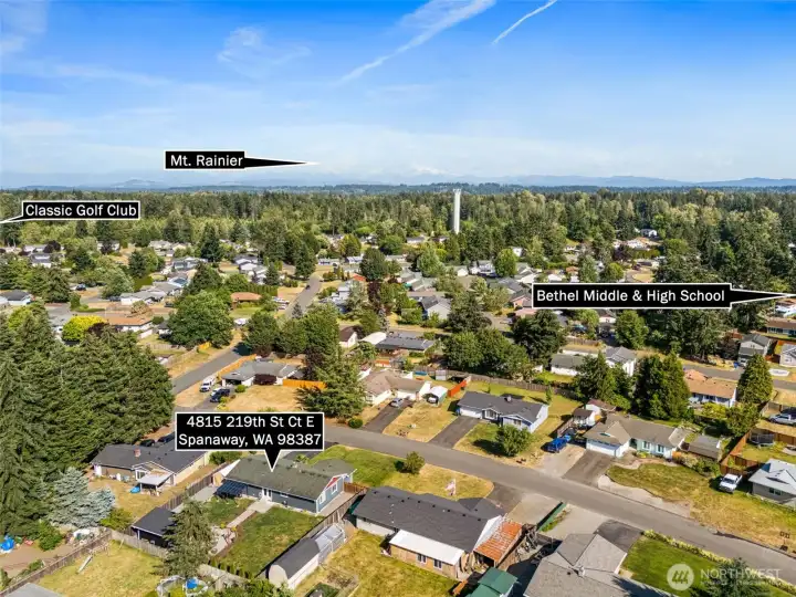 Minutes from the Frederickson area - shopping/eating