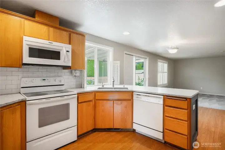 Kitchen with quartz counters Kitchen with quartz counters