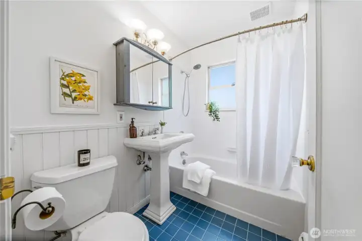 Full Bath Full Bath