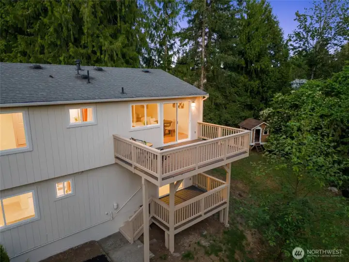Trex decking on both levels extends the living space outdoors with durable, easy-care space for dining, relaxing, and entertaining. Trex decking on both levels extends the living space outdoors with durable, easy-care space for dining, relaxing, and entertaining.