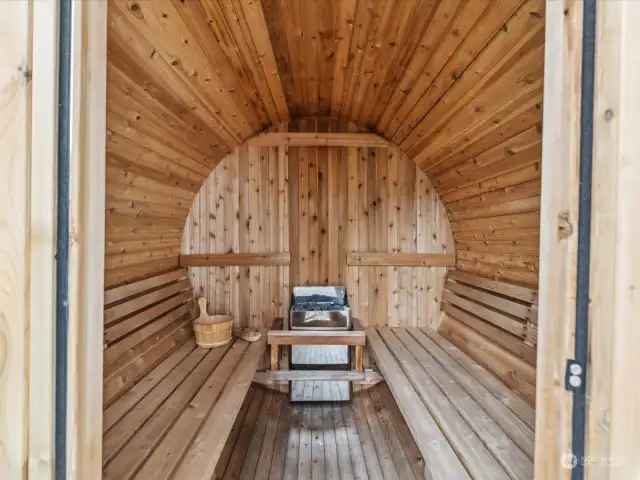 6-Person Western Red Cedar sauna w/ 80w Harvia stove