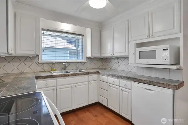 Built in cubby for the microwave