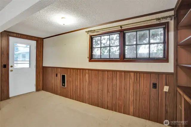 and the separate entrance to the second living area making it ideal for an office or rental space???