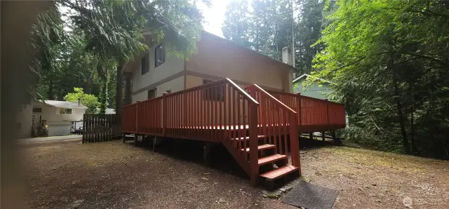 Large entertaining deck