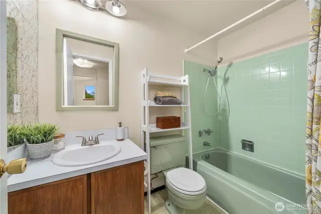 Full bathroom on upper level.