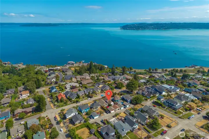 Minutes to Ruston Way, Point Defiance, Old Town, and Proctor, North Tacoma at its finest.