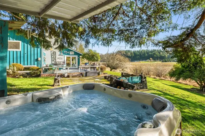 New hot tub overlooks the valley