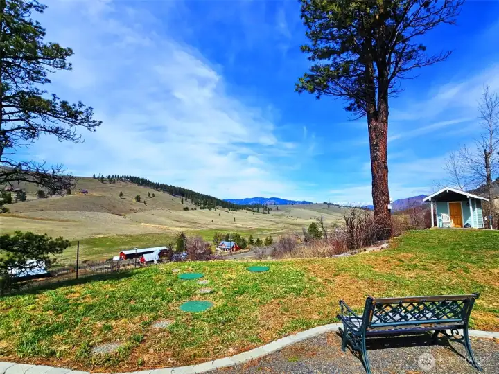 Perfect spot to just hang out and take in all the beauty of Swauk Valley, surrounding mountains and enjoy the peaceful atmosphere this property boasts.