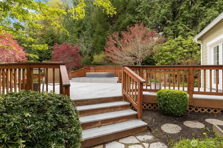 Deck with hot tub!
