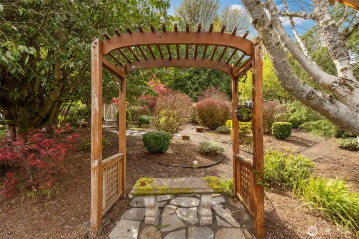 Winding paths, mature landscaping and sweet spots to relax and take in nature!