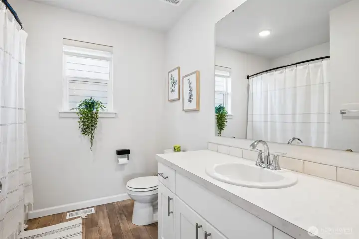 Upstairs main full bathroom.