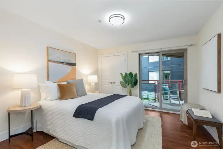 Bedroom w/ 2 Large Closets
