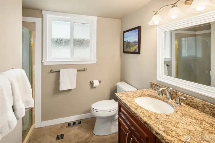 Main floor 3/4 bath