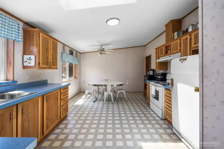 Plenty of counterspace for baking and cooking! Plenty of counterspace for baking and cooking!