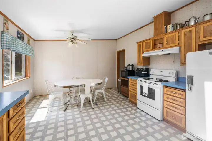 Special style vintage refrigerator design adds to the style. All appliances stay! Special style vintage refrigerator design adds to the style. All appliances stay!